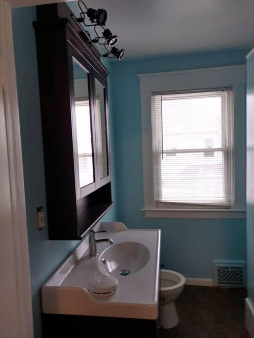 E Michigan Walk Up Furnished 1 Bedroom * Lansing